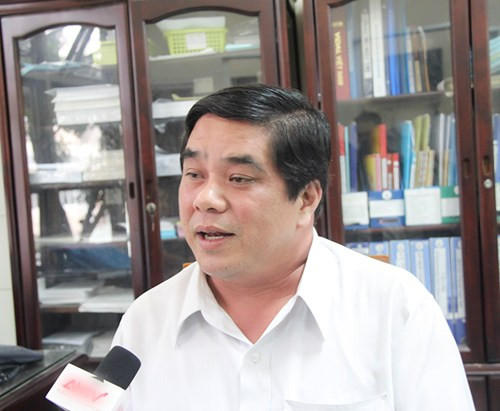 Bác sĩ Nguyễn Minh Khôi- Trưởng Khoa ngoại Thần kinh và cột sống, Bệnh viện Đa khoa tỉnh Bình Dương thông tin về tình trạng chấn thương của bé Ngân. Bác sĩ Nguyễn Minh Khôi- Trưởng Khoa ngoại Thần kinh và cột sống, Bệnh viện Đa khoa tỉnh Bình Dương thông tin về tình trạng chấn thương của bé Ngân.