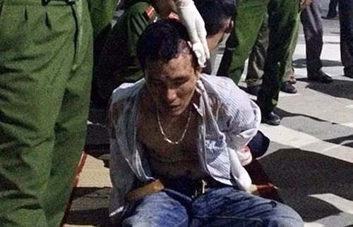 Đối tượng Nguyễn Quang Toàn khi công an bắt giữ. Ảnh: PN Đối tượng Nguyễn Quang Toàn khi công an bắt giữ. Ảnh: PN