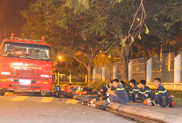 Đây có thể xem là đợt cứu hỏa đầy khó khăn nhất của các chiến sĩ.