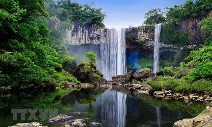 Kỳ quan thác 50 trong khu Cao nguyên Kon Hà Nừng. (Ảnh: TTXVN phát)