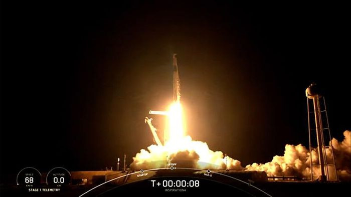 SpaceX lan dau tien dua 4 phi hanh gia khong chuyen len vu tru