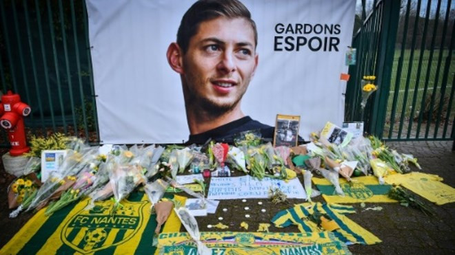 Phat hien may bay cho ngoi sao bong da Argentina Emiliano Sala gap nan