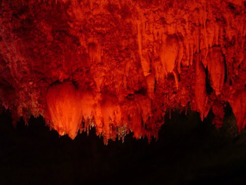 Hang động kế tiếp là Paekryong, nằm ở độ cao 470 mét so với mực nước biển, với khoảng 5 km chiều dài đã được khám phá. Bên trong hang có nhiều thạch nhũ hình dạng động vật, thác đá và cột đá rất ngoạn mục.