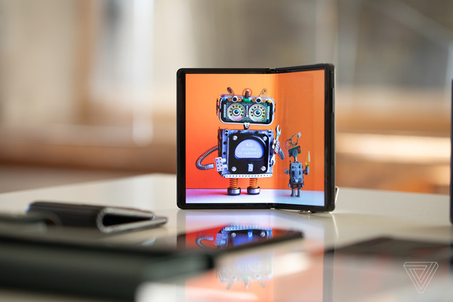 Day la nhung smartphone ma hinh gap dau tien ra mat thi truong-Hinh-4