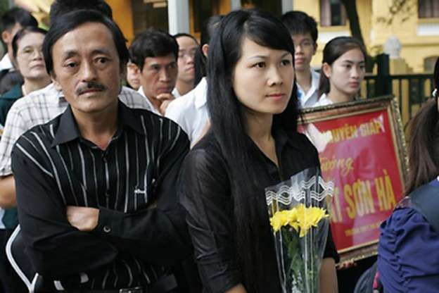 Vợ thứ 2 của Giang Còi kém chồng đến 25 tuổi nhưng hiện tại cả hai đã ly hôn. Nghệ sĩ hài một mình "gà trống nuôi con". Anh có một con gái và một con trai đều đang đi học.