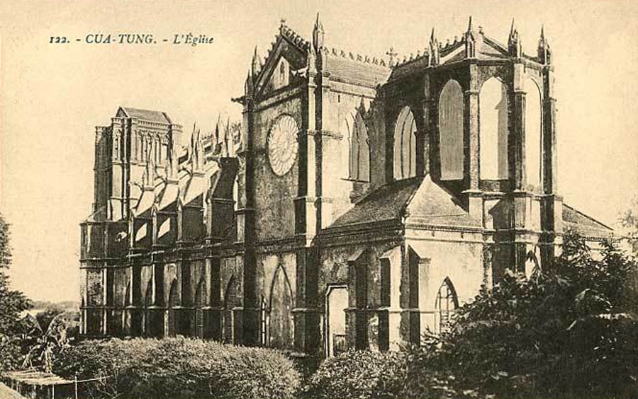 Nhà thờ Di Loan nhìn từ mặt sau, năm 1920. Kiến trúc nhà thờ mang một số đường nét gợi nhớ đến nhà thờ Đức Bà Paris. Ảnh tư liệu.