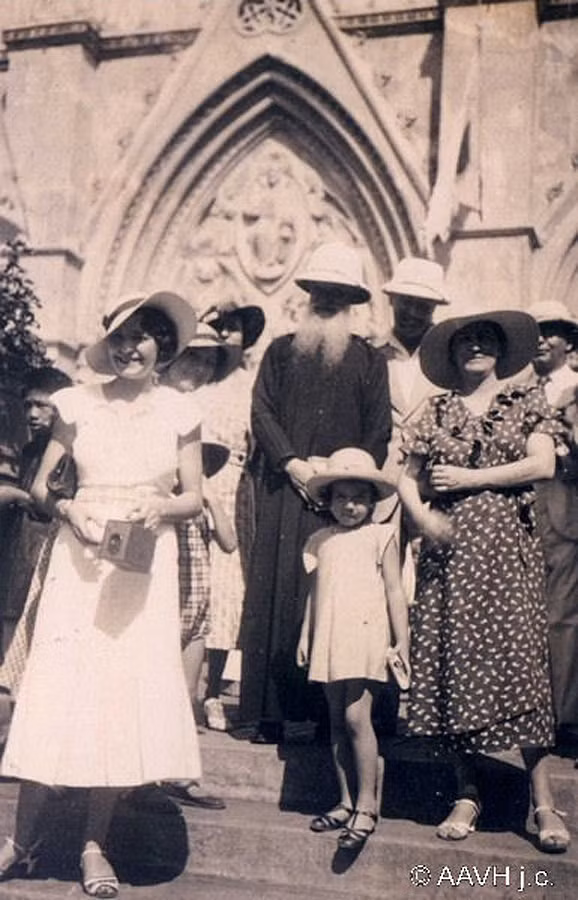 Một bức ảnh khác của linh mục Léopold Cadière ở nhà thờ Di Loan. Ảnh tư liệu.