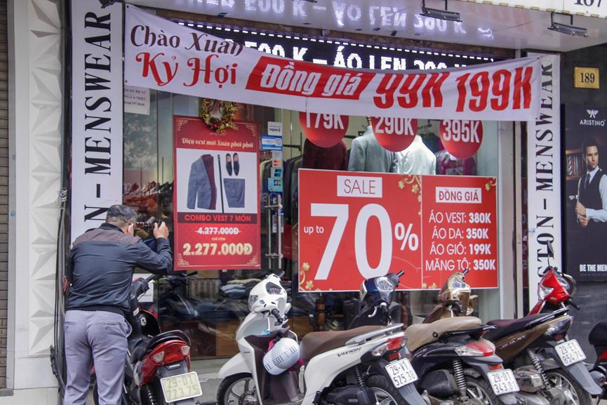 Có cửa hàng giảm giá tới 70%.