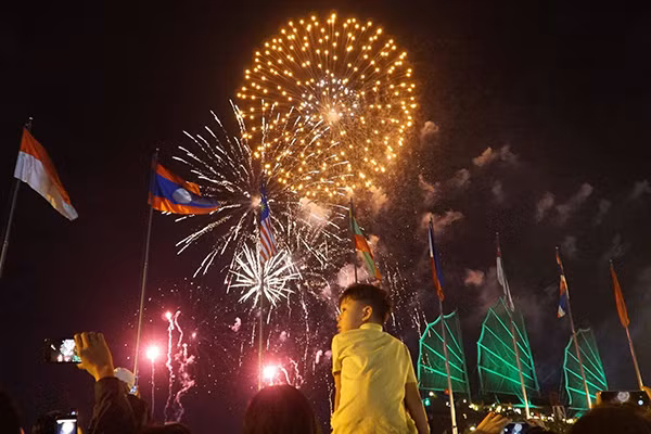 Du bao thoi tiet 30 Tet: Mien Bac mua nho, mien Nam kho rao