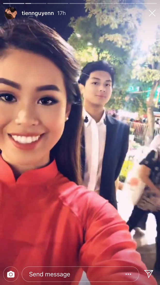 Thảo Tiên cùng em trai Hiếu Nguyễn - ái nữ và quý tử nhà doanh nhân Johnathan Hạnh Nguyễn - rủ nhau mặc đẹp xuống phố đi bộ Nguyễn Huệ (TP.HCM) dạo chơi trước thềm năm mới. Ảnh: @tiennguyenn.