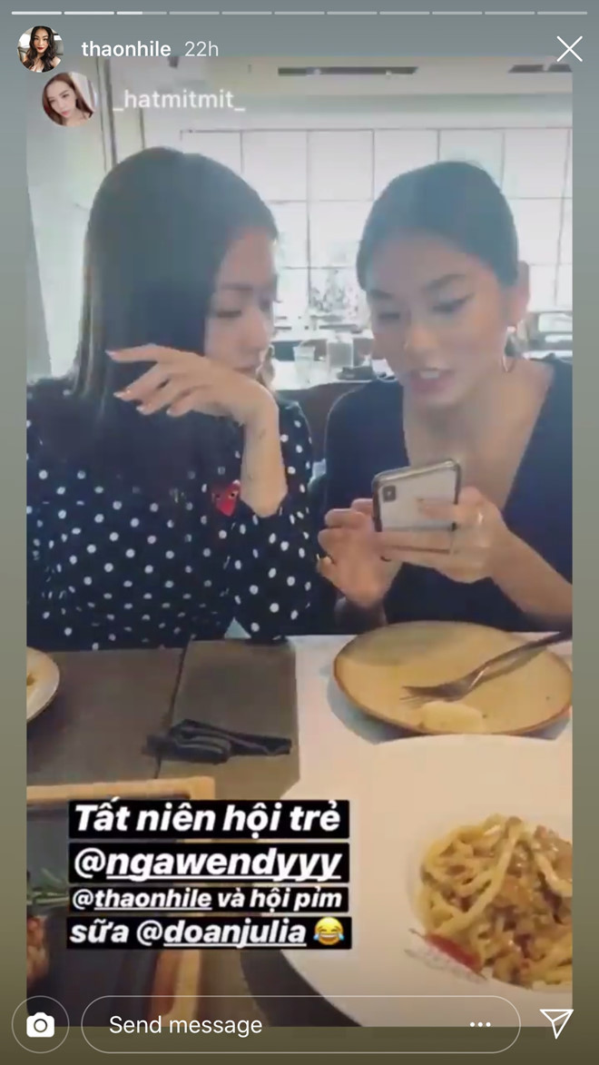 Lê Thảo Nhi - cô nàng nổi tiếng trong hội "rich kid" Việt, đang sống tại Đức - khoe ảnh tất niên bên hội bạn thân Nga Wendy, Julia Đoàn và Hạt Mít. Ảnh: @thaonhile.#