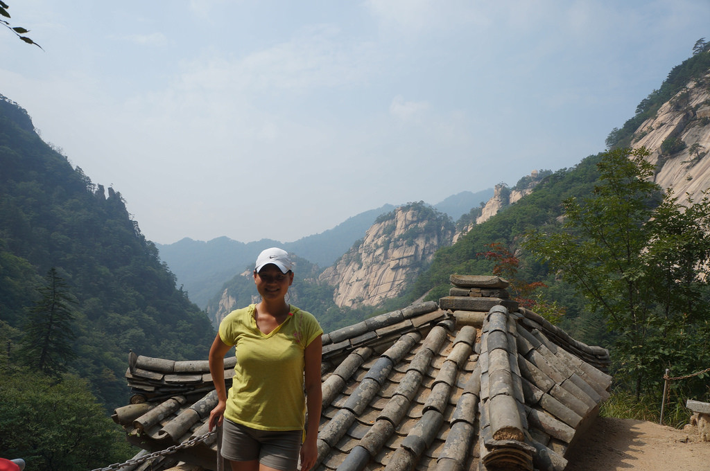 Dù còn nhiều khó khăn về thủ tục xuất nhập cảnh nhưng đã có tới hàng triệu người dân Hàn Quốc tới tham quan du lịch núi Kim Cương những năm vừa qua.