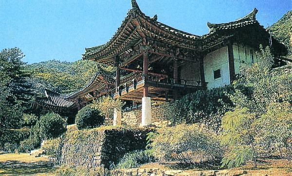 Chùa Chonju nằm trên phía Nam của núi Yaksan huyện Yongbyon, tỉnh Bình An Bắc (Pyongan­buk). Chùa được xây dựng năm 1684, được coi là một trong 6 danh thắng đẹp nhất Yongbyon. Bên cạnh chùa còn một số nhà ngang và kí túc xá cho Phật tử hành hương.