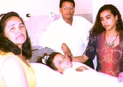 Nho cu day cua me, be gai thoat khoi may bay no khien 51 nguoi thiet mang