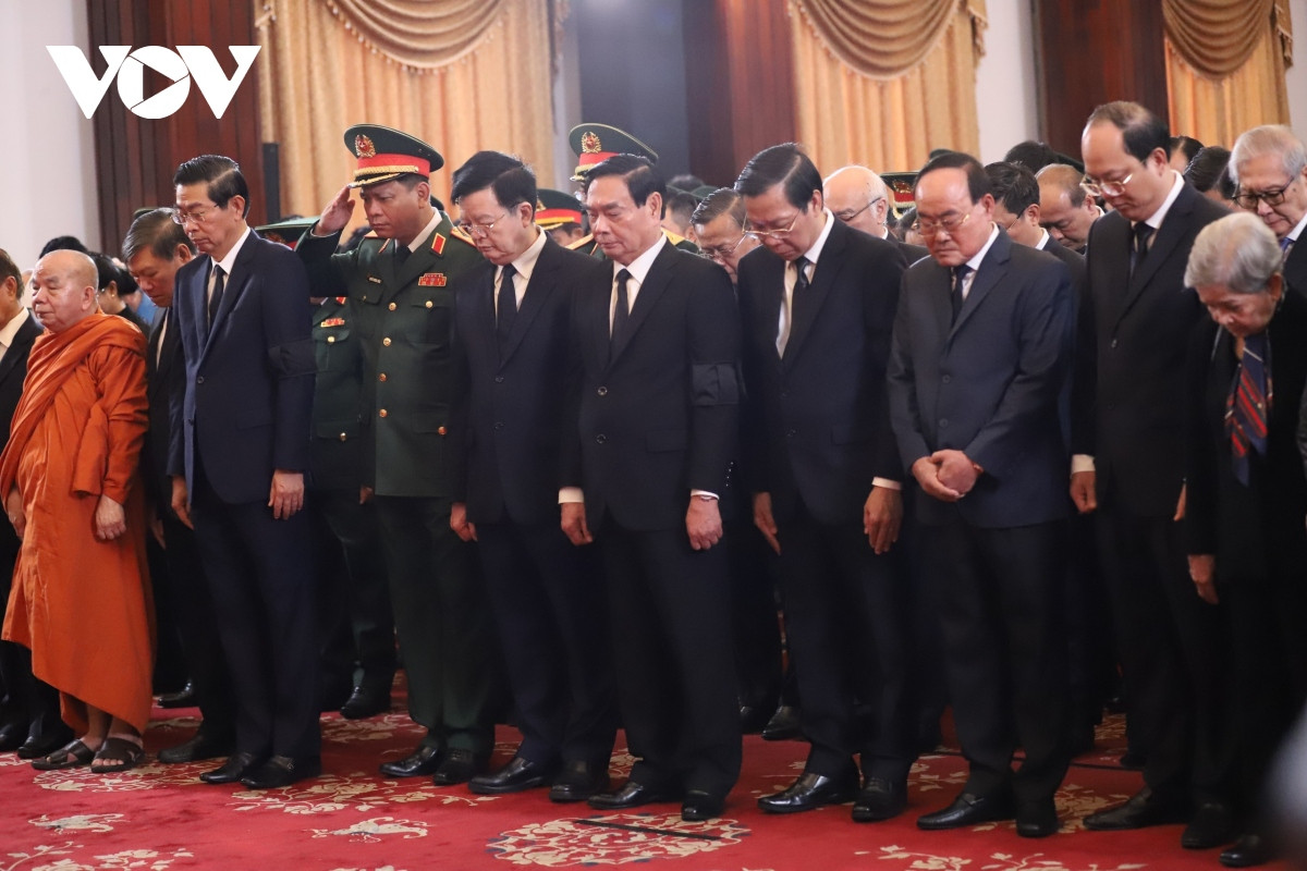 Tong Bi thu Nguyen Phu Trong ve voi dat me-Hinh-37