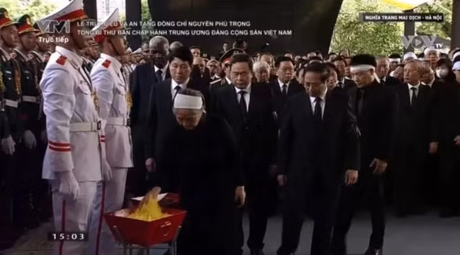 Tong Bi thu Nguyen Phu Trong ve voi dat me-Hinh-8