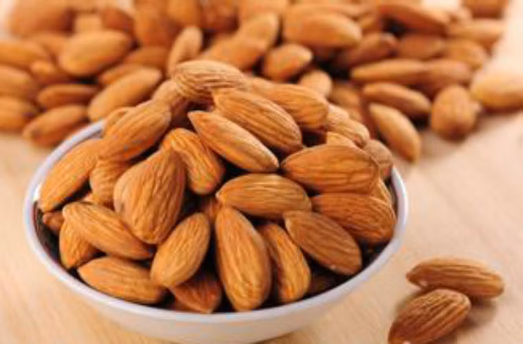 Quả hạnh và hạnh nhân. Trái có vị chua, trái hạnh và hạnh nhân đều có tính rất nóng, phụ nữ mang thai không nên ăn đặc biệt là phụ nữ đang cần an thai càng không nên ăn