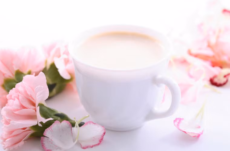 Sữa và sữa đậu nành. Cả hai loại thực phẩm này đều chứa rất nhiều protein, uống lúc đói protein sẽ bị "ép" chuyển hóa thành nhiệt lượng tiêu thụ, làm hỏng dinh dưỡng cuả sữa.