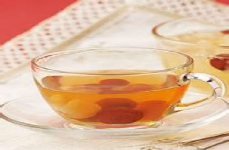 Trà nhãn với hồng táo. (set cho 1 người) 5 quả hồng táo, 5 quả nhãn, 1 gói đường cát nhỏ ( loại hay dùng cho vào cà phê) độ ngọt có thể thay đổi cho phù hợp với khẩu vị từng người.