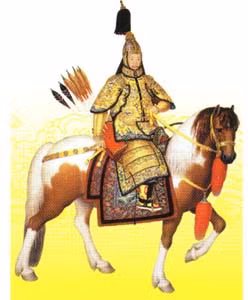 Hôm đó, ông đi đến bên bờ sông Tô Tử, muốn vào một khách điếm dừng chân nhưng vì mang theo bình tro cốt nên không ai cho vào. Ông ta đành phải mang bình tro cốt của tổ phụ kẹp lên thân một cây du cổ thụ, định bụng đợi mai sẽ quay lại lấy đi tiếp và quay lại khách điếm tìm phòng trọ nghỉ ngơi. Ảnh minh họa Nỗ Nhĩ Cáp Xích.