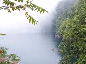 Thế là Nỗ Nhĩ Cáp Xích nghe theo lời của lão giả, lấy núi Long Cương làm phần mộ cho tổ phụ Ai Tân Giác La Giác Xương An. Sau khi an táng xong cho tổ phụ, ông ta quay về Hách Đồ A Lạp cách núi Long Cương không xa, từng bước mở rộng và xây dựng lực lượng cho đến khi thực hiện được sứ mệnh của mình.