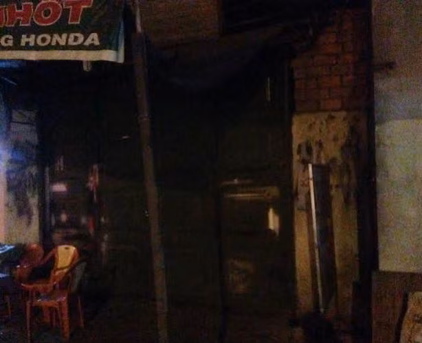 Căn nhà trọ đồng thời là nơi sửa xe của Lợi trên đường số 2, phường Trường Thọ, Thủ Đức.