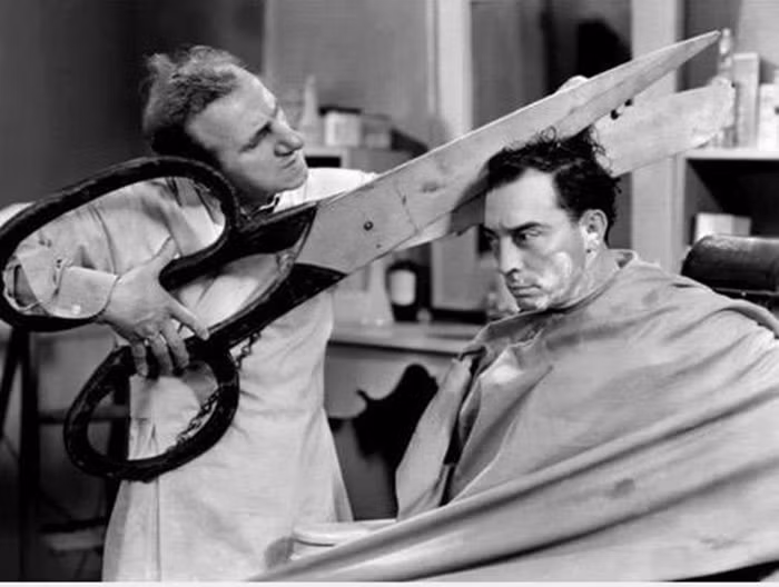 Kéo cắt tóc cực khủng.