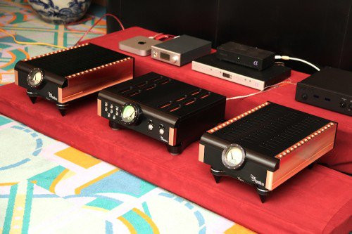 Thiết bị tham chiếu của Dan D’Agostino.