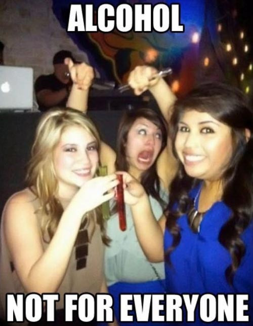 ... cô nàng, uống quá nhiều rượu, bia lúc vui chơi cùng bạn bè.