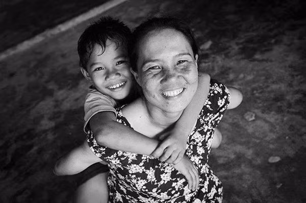  Tuy mẹ không hoàn hảo, nhưng mẹ sẽ yêu con theo cách hoàn hảo nhất". 