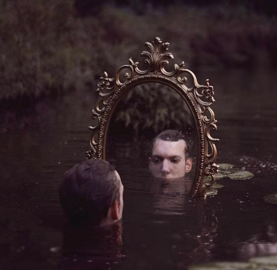 Nhưng cuối cùng, chàng trai trẻ lại đến với nghệ thuật nhiếp ảnh và khẳng định mình bằng một phong cách rất riêng.