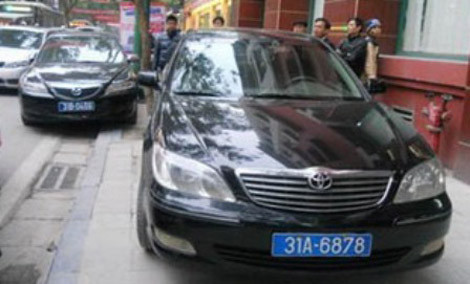 Dàn hàng vi phạm...