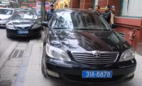 Dàn hàng vi phạm...