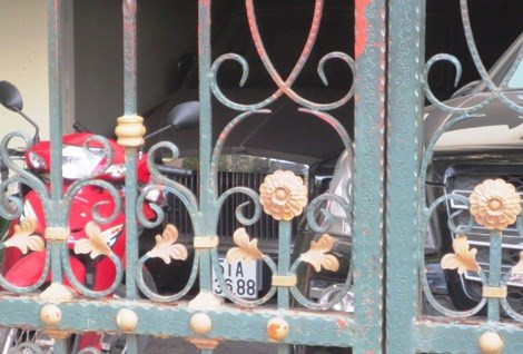 Thế nhưng, theo ghi nhận của Kiến Thức ngày 18/12 vừa qua, siêu xe đình đám Phantom phiên bản rồng...