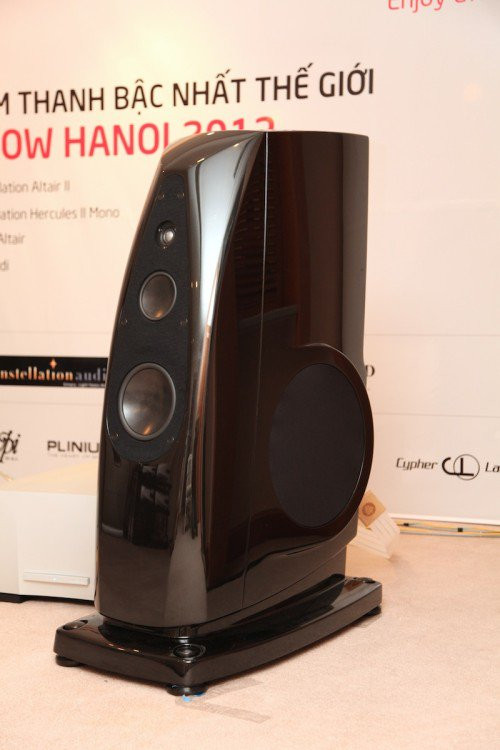 Đôi Rockport Altair II trình diễn đầy lực với chất âm tự nhiên, tốc độ đáp ứng cực nhanh.