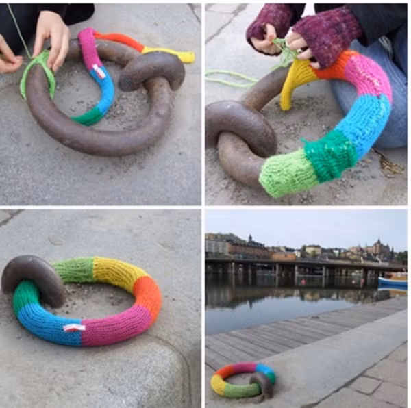 Nhiều vòng khóa sắt được "bao bọc" bởi những vòng len.