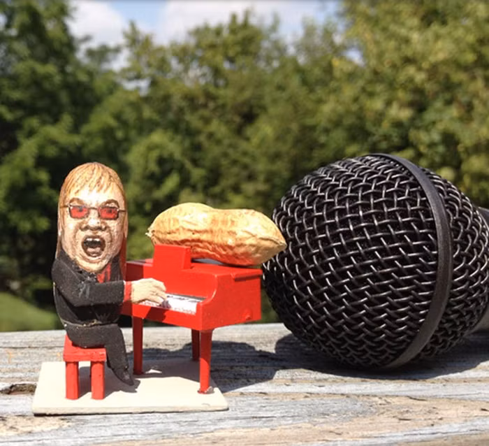  Ca sĩ, nhạc sĩ nổi tiếng thế giới Elton John. 