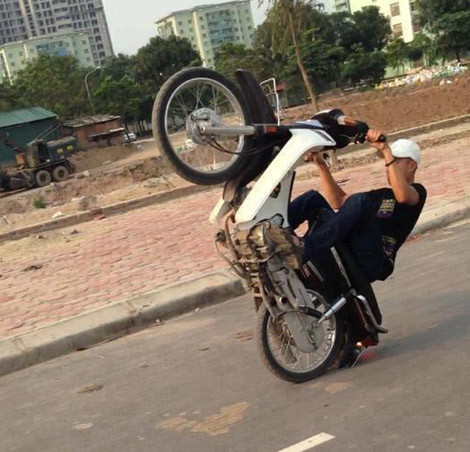 Chỉ vì muốn thể hiện đẳng cấp, mà nhiều teen Việt đã không màng tới sự đe dọa tính mạng của bản thân và người khác