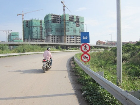 Hầu hết ý thức chấp hành luật lệ của nhiều người dân chưa được cao