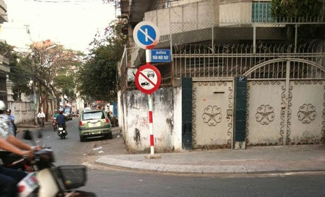 Cả ôtô cũng vi phạm