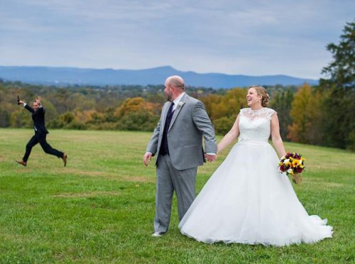 "Hãy đợi cho tôi qua đã nha".