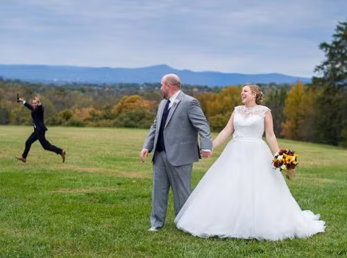 "Hãy đợi cho tôi qua đã nha".