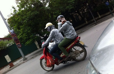 Hai đối tượng được cho là chuyên đi lừa đảo, rồi cướp tài sản của người khác Hai đối tượng được cho là chuyên đi lừa đảo, rồi cướp tài sản của người khác