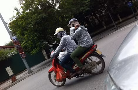 Hai đối tượng được cho là chuyên đi lừa đảo, rồi cướp tài sản của người khác Hai đối tượng được cho là chuyên đi lừa đảo, rồi cướp tài sản của người khác