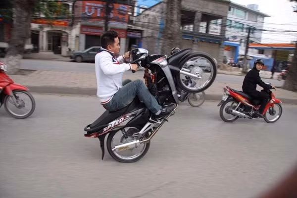 ... đến những chiếc xe wave bình thường...