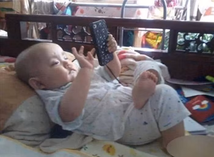 Em bé sành điệu.