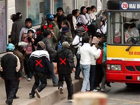 Chia se “kinh nghiem” tranh bi moc tui tren xe bus
