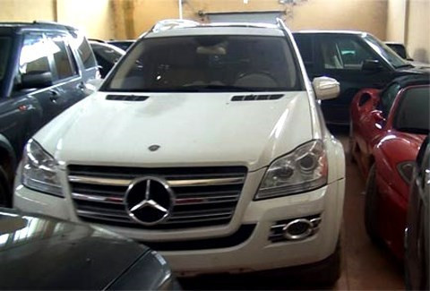 Ngoài siêu xe Rolls – Royce Phantom, một lô xe gồm 144 chiếc được nghi là của Dũng "mặt sắt" và đồng bọn vận chuyển trái phép qua biên giới hôm 21/11, cũng đang nằm "đắp chiếu" tại Tổng cục Cảnh sát PCTP.