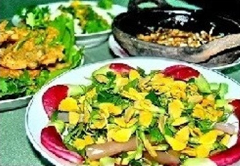 Lẩu lá rừng ở Đắk Lắk 