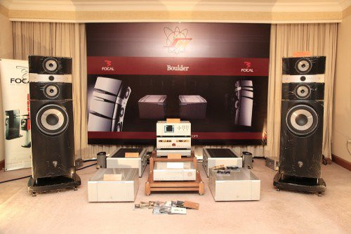 Focal Stella với thiết kế bass field-coild và đồ đánh Boulder Audio.